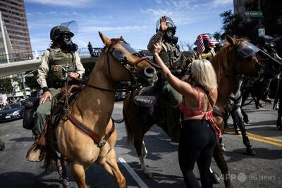 LAの夜間外出禁止令、あと数日維持の見通し バス市長