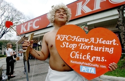 フィリピンの税関、PETAのセックス人形を没収