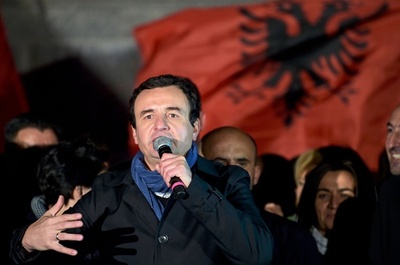 コソボ総選挙、野党が勝利 長期支配の「元ゲリラ」与党敗退