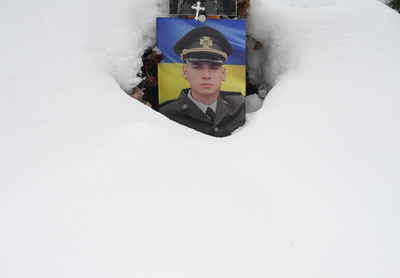 【今日の1枚】雪の下に眠る ウクライナ