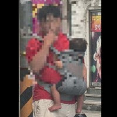 抱っこひもの顔の横でタバコ…韓国・赤ちゃんを抱いたまま路上喫煙する男性に批判殺到