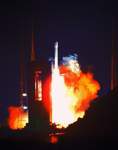 中国、初の「月周回機」打ち上げ 1週間後に地球帰還を計画