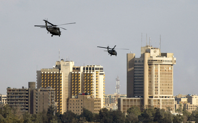 ブラックホークまた墜落、砲撃によるものか - イラク