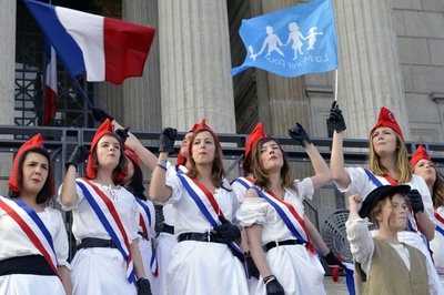 フランスで50万人？大行進、「伝統的な家族」訴えデモ