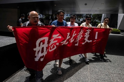 「盧溝橋事件を忘れるな！」 香港の日本領事館前で抗議集会