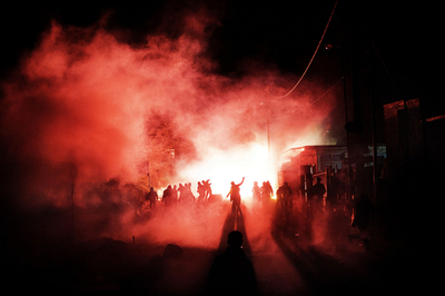 ごみ処分場反対デモと機動隊が衝突、イタリア