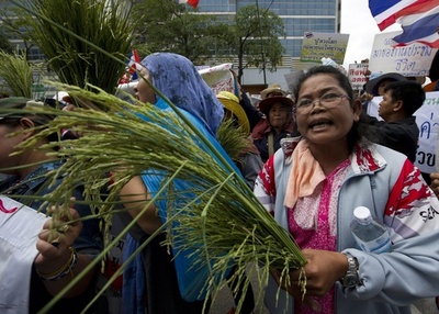 インラック首相を「職務怠慢」で起訴の方針、タイ反汚職委員会