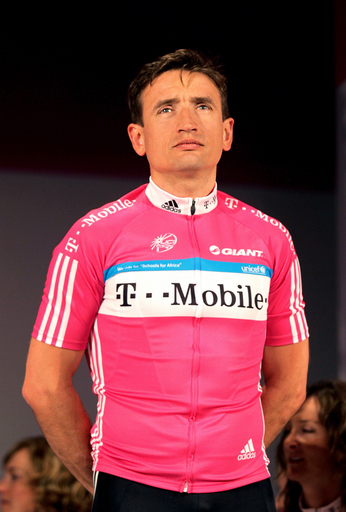 T-モバイル ゴンチャールの解雇を発表