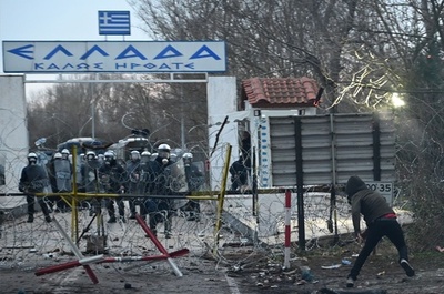 トルコ、難民越境容認を示唆 EUに圧力