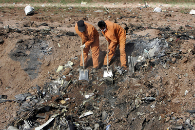 イランで旅客機墜落、168人死亡
