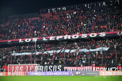 ライバルクラブの選手と写真撮影、メッシ古巣が9歳の6選手を処分