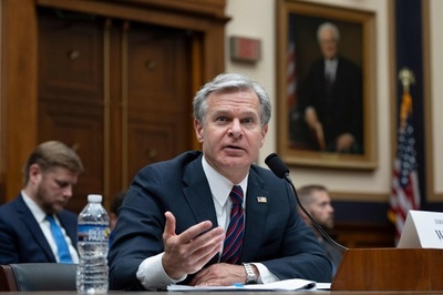 トランプ氏の耳に当たったのは「銃弾」 米FBIが声明