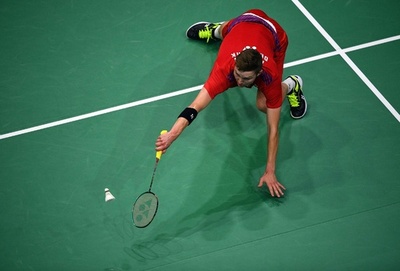 コートに水滴落ちて試合中断、地元中国選手も困惑 世界バドミントン