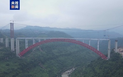 世界最大スパンの鋼アーチ橋、中国重慶の鳳来大溪河特大橋が閉合