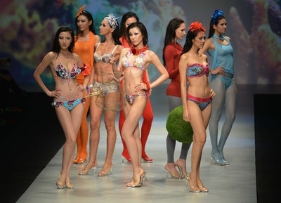 上海でランジェリーショー開催