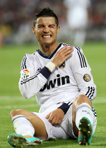 「エル・クラシコ」は引き分け、メッシとロナウドが2得点