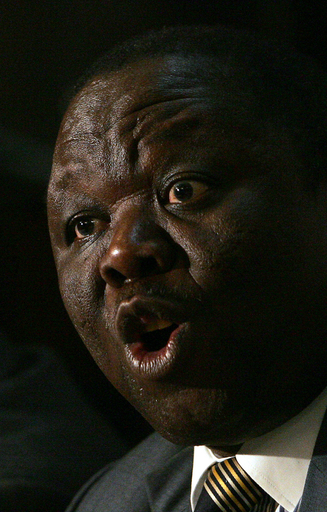 ジンバブエ大統領選、野党党首が勝利宣言