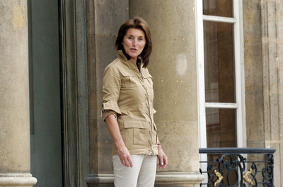 サルコジ仏大統領夫人がリビアを訪問、エイズ感染児に面会