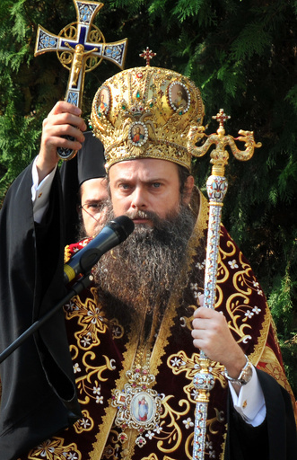 教会電気料金の支払いで聖職者が高級腕時計を競売に、ブルガリア