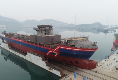 中国初の1万トン級遠洋通信海底ケーブル敷設船が進水