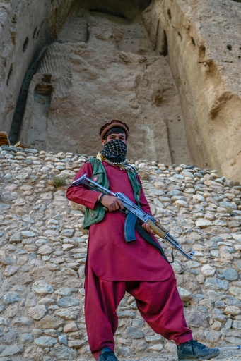 20年前に破壊した大仏跡地を警備するタリバン