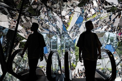 'Kaleidoscope' mirror panel in Omotesando, Tokyo