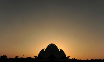 たそがれ時のロータス・テンプル、インド・デリー