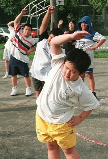 台湾、世界初の「ジャンクフード税」導入へ