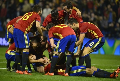 スペインが終盤に2得点、イングランドの無敗記録止める 国際親善試合