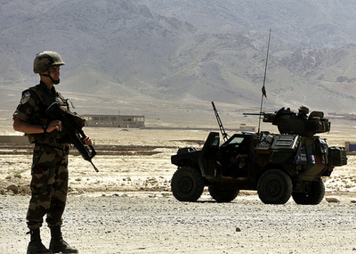 米、アフガン両軍、アルカイダ拠点への攻撃を継続