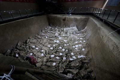 副葬の馬が整然と… 中国・河南省で2400年以上前の「車馬坑」発見