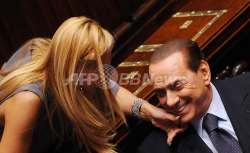 クソ イタリアなんか出て行きたい ベルルスコーニ伊首相が電話で本音 写真1枚 ファッション ニュースならmode Press Powered By Afpbb News