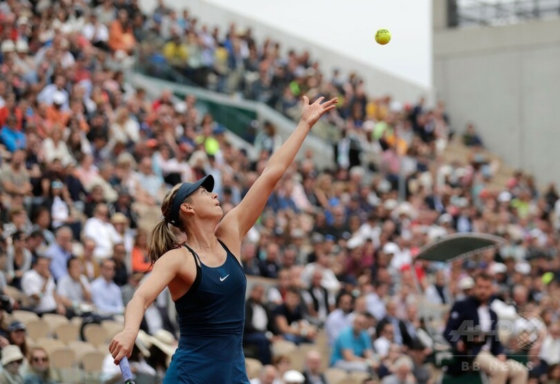 シャラポワが全仏初戦突破、予選勝者に大苦戦も3年ぶり白星
