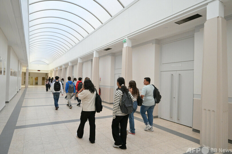 いじめ加害者を授業中に逮捕、異例の措置に物議 仏