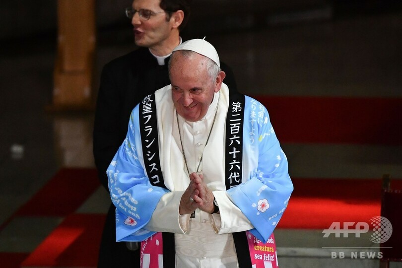 「第二百六十六代目」、ローマ教皇に法被のプレゼント