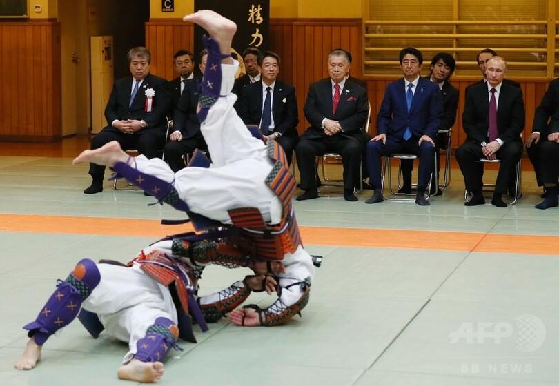 プーチン露大統領、講道館で柔道の演武を見学