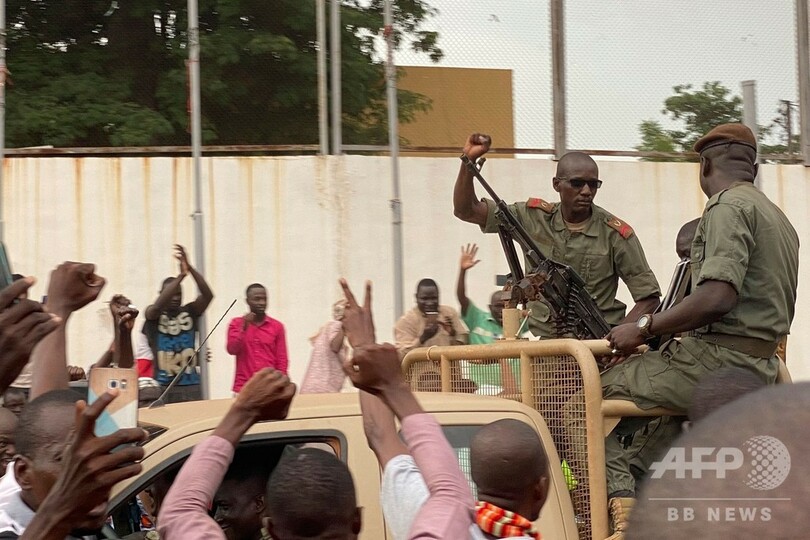 マリでクーデターか 反乱兵が大統領と首相拘束