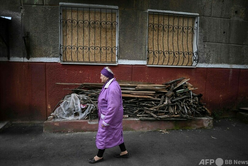 厳しい冬に備える住民 ウクライナ東部ドネツク