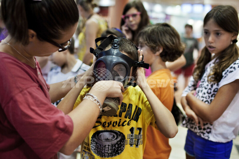 ガスマスクを受け取る子どもたち イスラエル 写真6枚 国際ニュース Afpbb News
