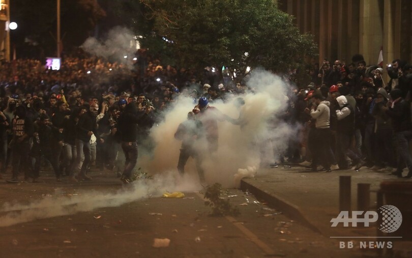 レバノン首都でデモ再燃、2夜連続で治安部隊と衝突