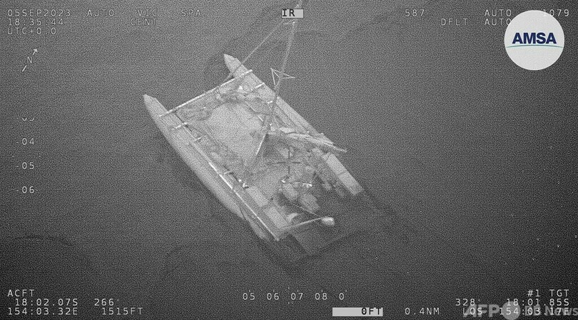 サメ襲撃受け船損傷、3人救助 豪州沖