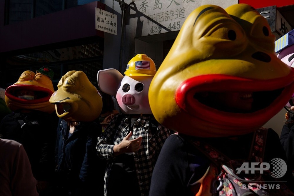 カエルのペペ やヘルメット着用ブタ 香港民主派デモに参戦 写真6枚 国際ニュース Afpbb News