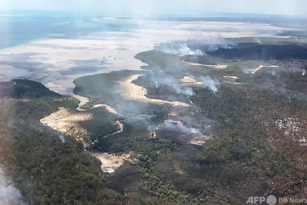 世界遺産の豪フレーザー島 森林火災で面積4割被害も熱波で消火難航
