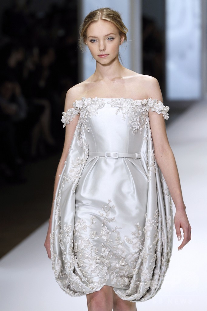 フェミニンで繊細なドリームドレス、「ラルフ＆ルッソ」15年春夏オートクチュール