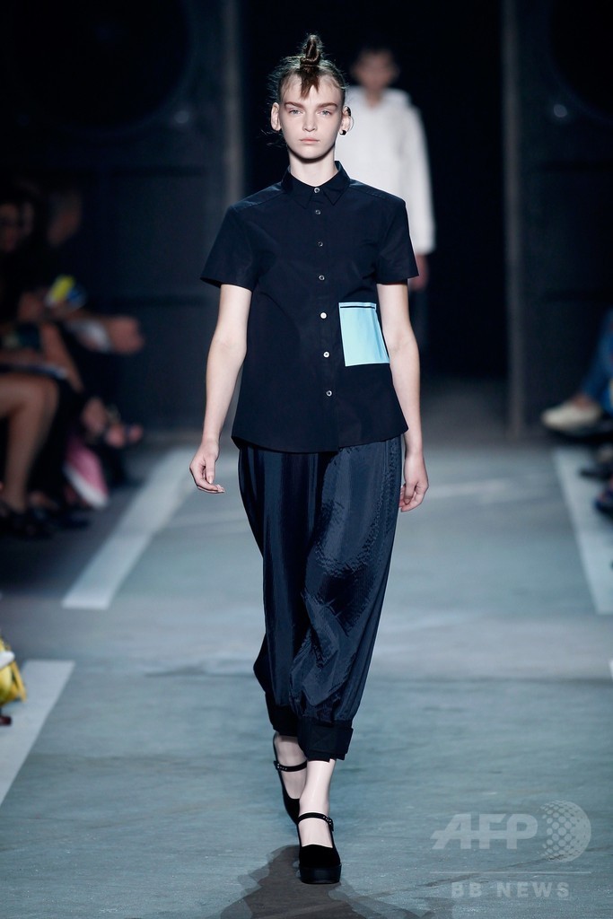 ドットとレイヤードでポップに、「マーク BY マーク ジェイコブス」15年春夏