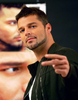 スペイン・バルセロナ（Barcelona）でフォトセッションに臨んだプエルトリコ出身の歌手リッキー・マーティン（Ricky Martin、2005年10月5日撮影）。(c)AFP/LLUIS GENE
