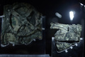 ギリシャの首都アテネ（Athens）の国立考古学博物館（National Archaeological Museum）に展示されている、「アンティキティラ島の機械（Antikythera Mechanism）」の一部（2014年9月14日撮影）。(c)AFP/LOUISA GOULIAMAKI