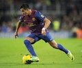 11-12スペイン1部リーグは19日、第13節の試合が各地で行われ、FCバルセロナ（FC Barcelona）はレアル・サラゴサ（Real Zaragoza）を4-0で下した。

ドリブル突破を図るバルセロナのアレクシス・サンチェス（Alexis Sanchez、2011年11月19日撮影）。(c)AFP/LLUIS GENE