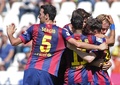 14-15スペイン1部リーグ第35節、FCバルセロナ対コルドバ。イヴァン・ラキティッチ（右）が決めた得点に歓喜するFCバルセロナの選手（2015年5月2日撮影）。(c)AFP/CRISTINA QUICLER