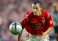 サッカー元イングランド代表のマイケル・オーウェン（Michael Owen）が19日、12-13シーズン限りで現役引退することを表明した。

欧州選手権2004のクロアチア戦でボールを追うイングランドのマイケル・オーウェン（2004年6月21日撮影）。(c)AFP/LLUIS GENE